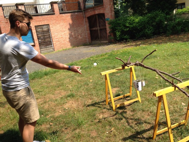 can throw branch aim