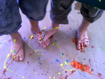 draw_kids_feet_w_paint