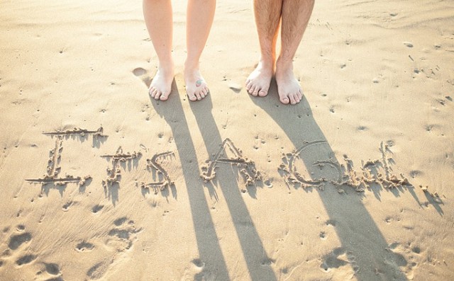 announcement-in-the-sand