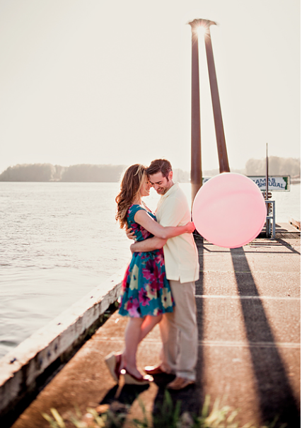 announcement-with-single-balloon